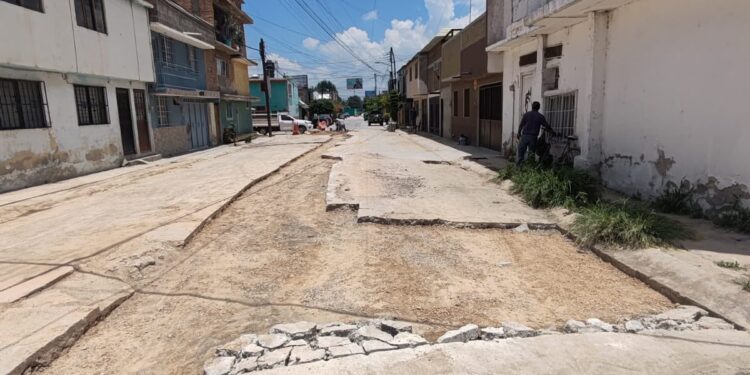 Interapas continúa mejorando el drenaje en la calle Antonio E. Valdés