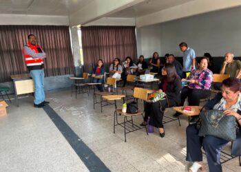 Fortalecen seguridad y bienestar en las escuelas municipales con programa integral de capacitación