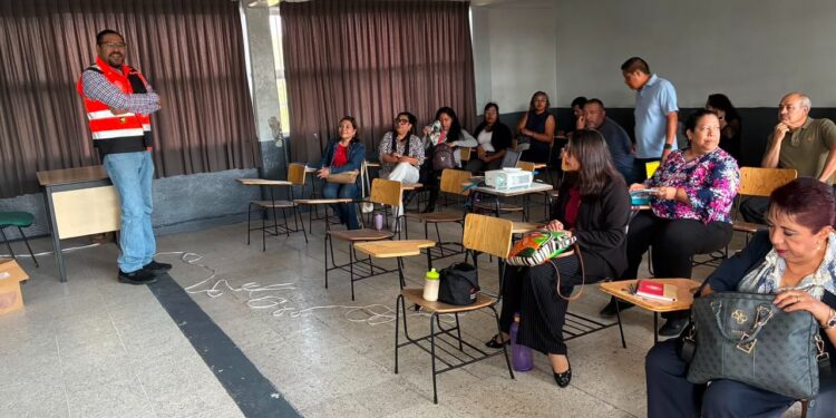 Fortalecen seguridad y bienestar en las escuelas municipales con programa integral de capacitación