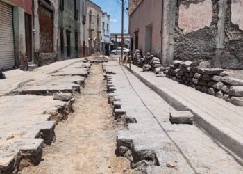 Sigue avance de obra sanitaria de Interapas en calle Otahegui