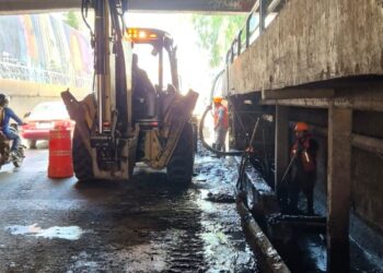 Interapas limpia cárcamo del puente Othón ante temporada de lluvias