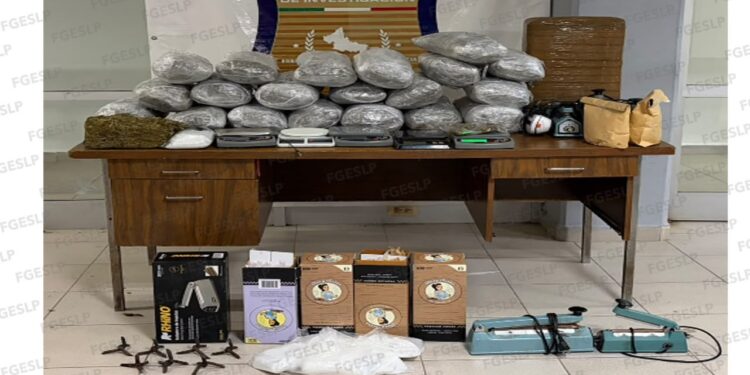 *FGESLP EJECUTA CATEO EN CIUDAD VALLES Y ASEGURA MÁS DE 33 KILOGRAMOS DE PRESUNTA MARIHUANA*