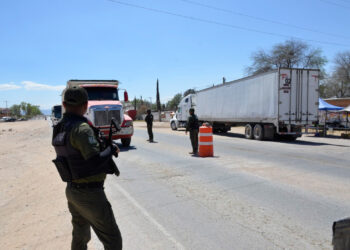 DIVISIÓN CAMINOS DE LA GCE FRUSTRA ROBO DE TRACTOCAMIÓN Y DETIENE A DOS PERSONAS EN VILLA DE ARRIAGA se