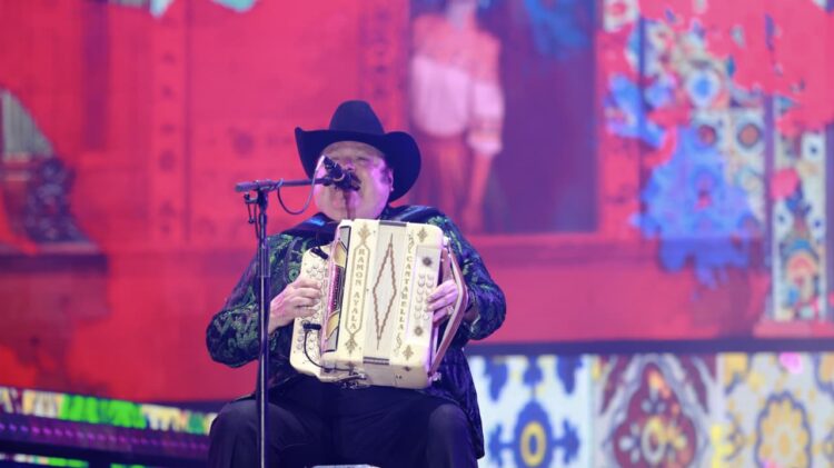 EL REY DEL ACORDEÓN, RAMÓN AYALA, HACE HISTORIA EN EL FORO DE FENAPO