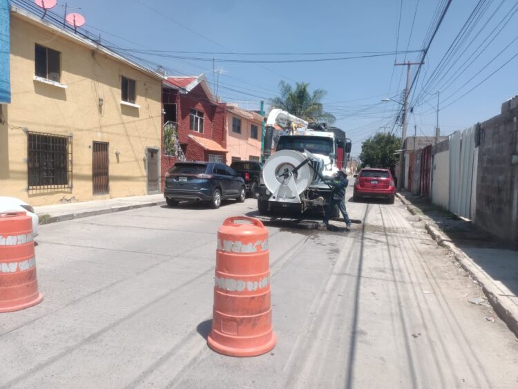 Interapas limpia más de 15 mil metros de drenaje en agosto