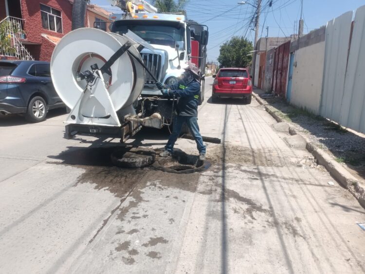 Interapas limpia más de 15 mil metros de drenaje en agosto