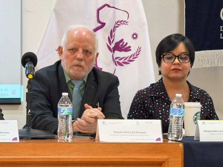 CAPACITAN A 150 SERVIDORES PÚBLICOS PARA MEJORAR LA ATENCIÓN A LA CIUDADANÍA