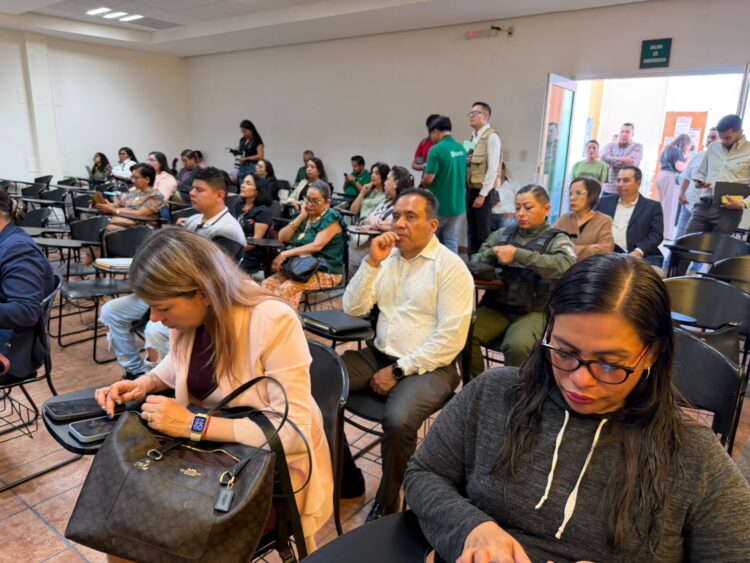 CAPACITAN A 150 SERVIDORES PÚBLICOS PARA MEJORAR LA ATENCIÓN A LA CIUDADANÍA