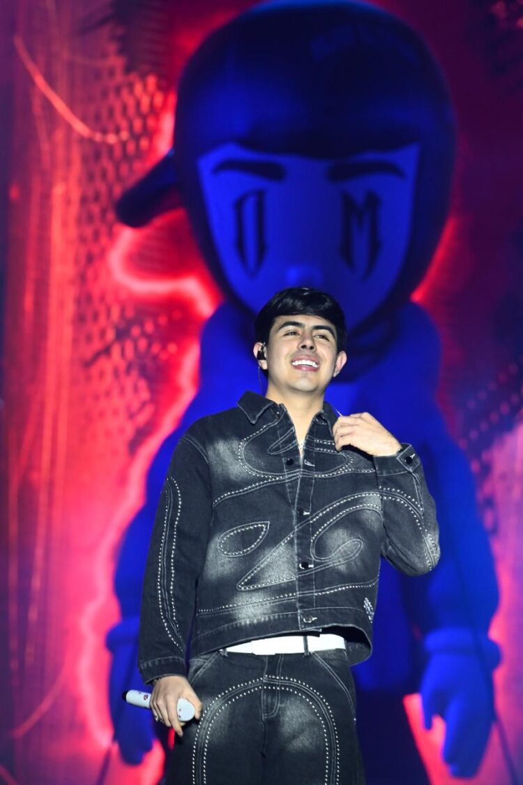 ÓSCAR MAYDON ENCIENDE EL FORO DE FENAPO CON SUS CORRIDOS TUMBADOS