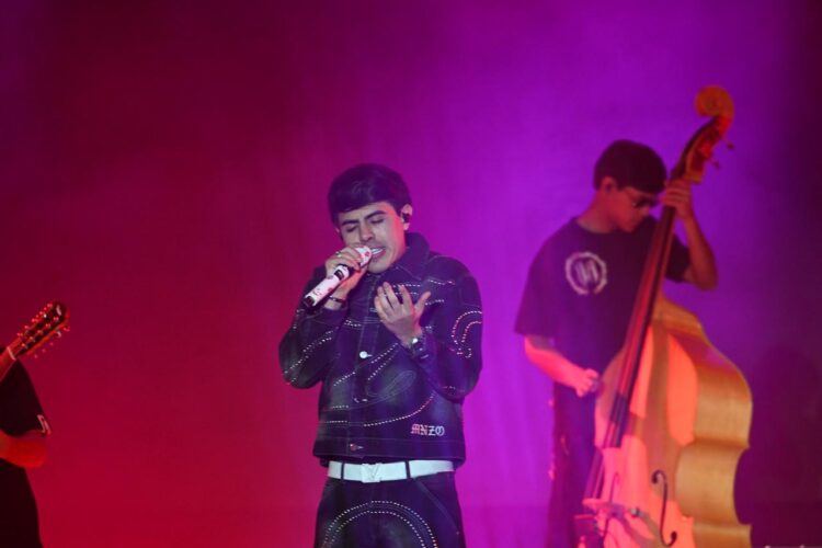 ÓSCAR MAYDON ENCIENDE EL FORO DE FENAPO CON SUS CORRIDOS TUMBADOS