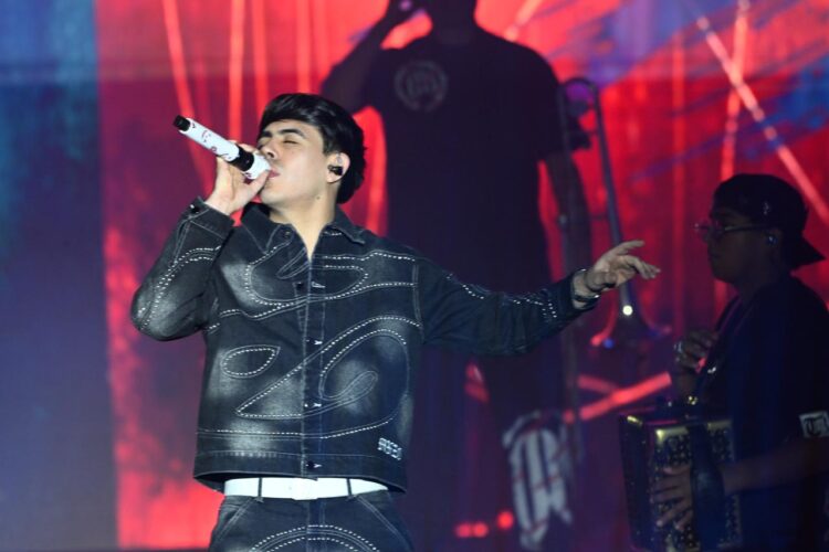 ÓSCAR MAYDON ENCIENDE EL FORO DE FENAPO CON SUS CORRIDOS TUMBADOS