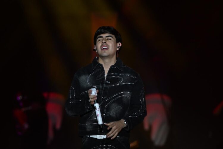 ÓSCAR MAYDON ENCIENDE EL FORO DE FENAPO CON SUS CORRIDOS TUMBADOS