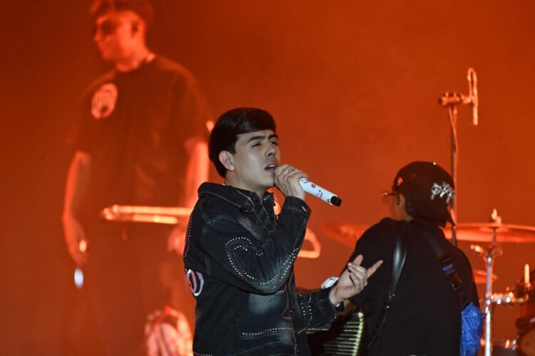 ÓSCAR MAYDON ENCIENDE EL FORO DE FENAPO CON SUS CORRIDOS TUMBADOS