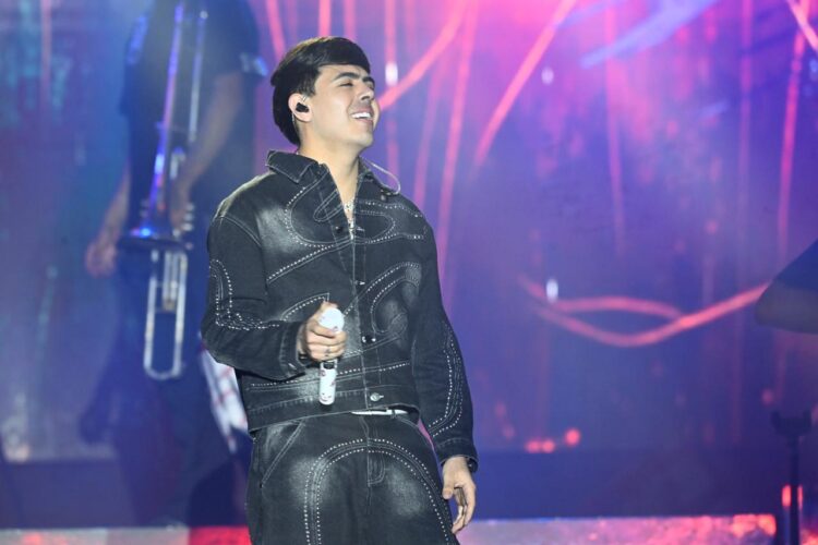 ÓSCAR MAYDON ENCIENDE EL FORO DE FENAPO CON SUS CORRIDOS TUMBADOS