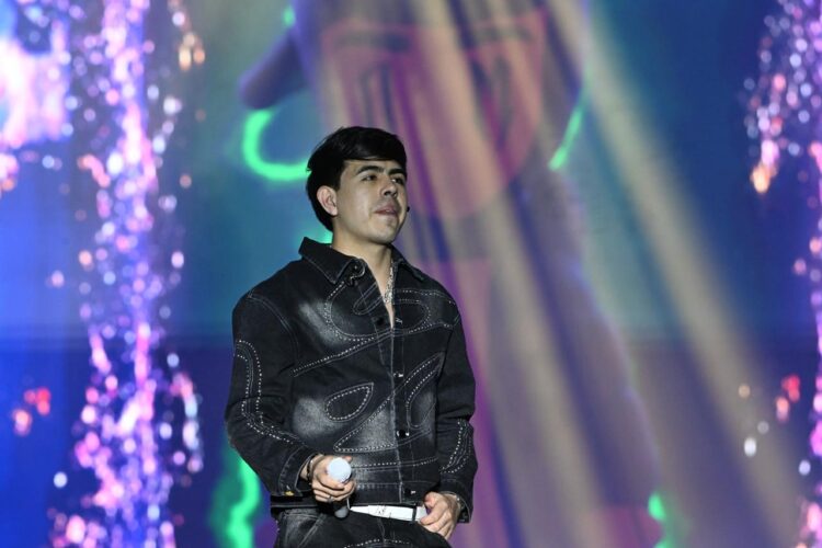 ÓSCAR MAYDON ENCIENDE EL FORO DE FENAPO CON SUS CORRIDOS TUMBADOS