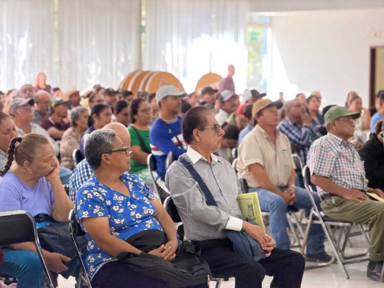 FAMILIAS DE CHARCAS AVANZAN EN REGULARIZACIÓN DE SUS PROPIEDADES