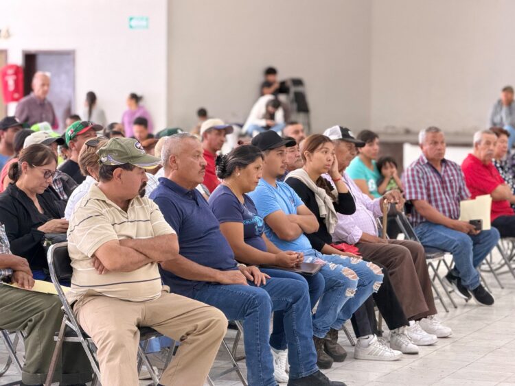FAMILIAS DE CHARCAS AVANZAN EN REGULARIZACIÓN DE SUS PROPIEDADES