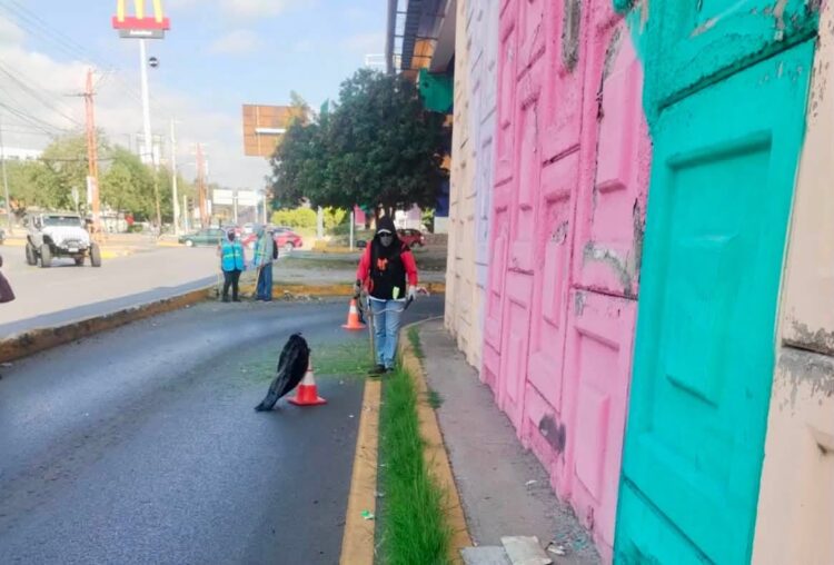Gobierno de la Capital da mantenimiento a la avenida Salvador Nava