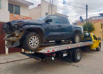 Policía Municipal recupera camioneta robada, tras accidente en avenida Muñoz