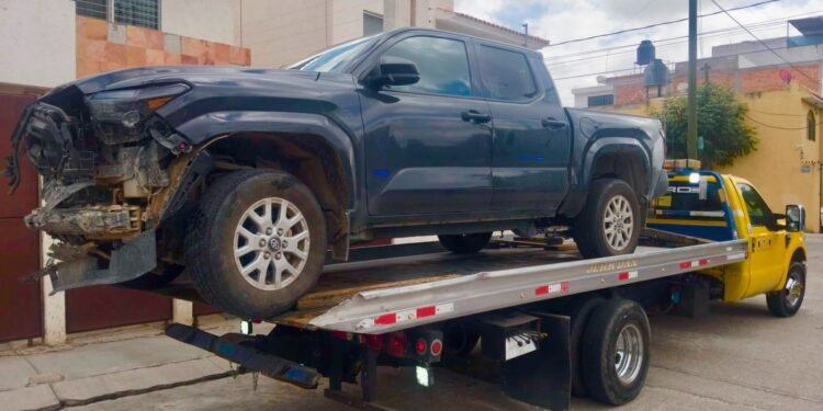 Policía Municipal recupera camioneta robada, tras accidente en avenida Muñoz
