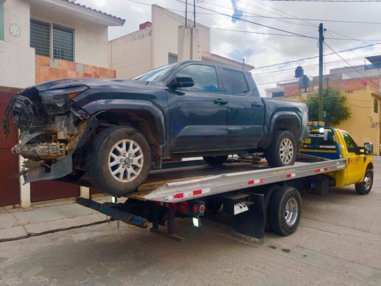 Policía Municipal recupera camioneta robada, tras accidente en avenida Muñoz