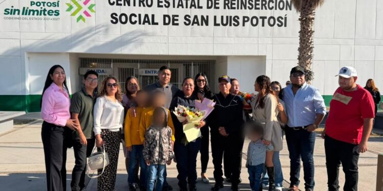 SSPC RECONOCE 28 AÑOS DE SERVICIO DE OFICIAL PENITENCIARIA