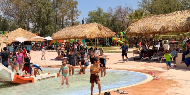 DINOASIS AQUA PARK RECIBE A MILES DE FAMILIAS DURANTE LAS VACACIONES
