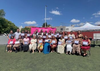 Más de 40 personas se gradúan de los cursos de belleza en los Centros de Desarrollo y Aprendizaje del Gobierno de la Capital