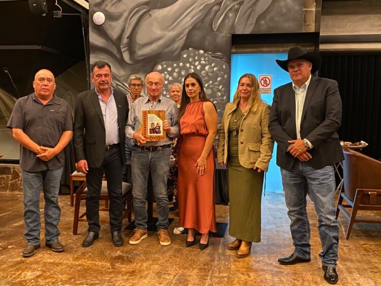 GOBIERNO DEL ESTADO RECONOCE A LO MEJOR DEL GANADO LIMOUSIN DE MÉXICO EN FENAPO 2026
