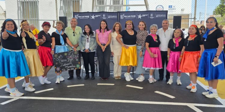 Adultos mayores contagiaron su alegría con el Concurso de Baile del DIF Municipal