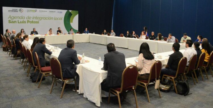 LABERINTO Y HEREDEROS DE NUEVO LEÓN PONEN A BAILAR SIN LÍMITES EL FORO DE FENAPO 2026