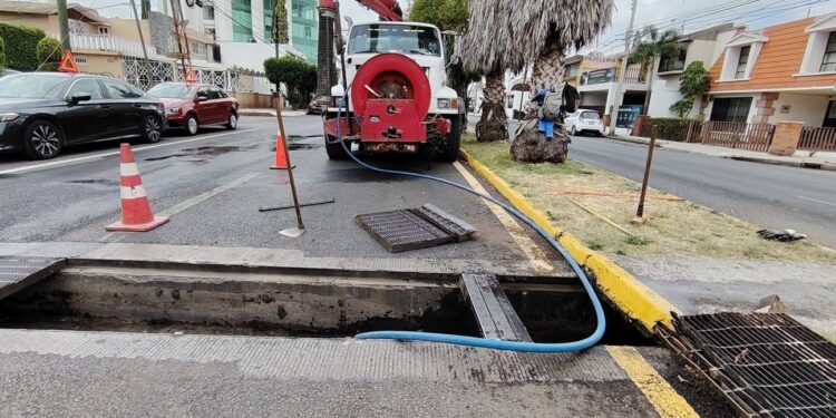 Coadyuva la Dirección de Agua de la Capital en acciones preventivas para evitar inundaciones
