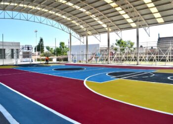 Gobierno de la Capital renueva cancha del Centro de Desarrollo y Aprendizaje Simón Díaz