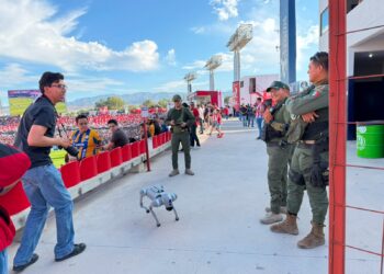 PERROS ROBOT SE SUMAN A LAS LABORES DE VIGILANCIA Y PREVENCIÓN
