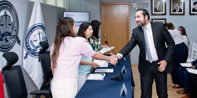 *LA FISCALÍA FORTALECE LA CAPACITACIÓN DE SU PERSONAL EN FAVOR DE LAS Y LOS POTOSINOS*