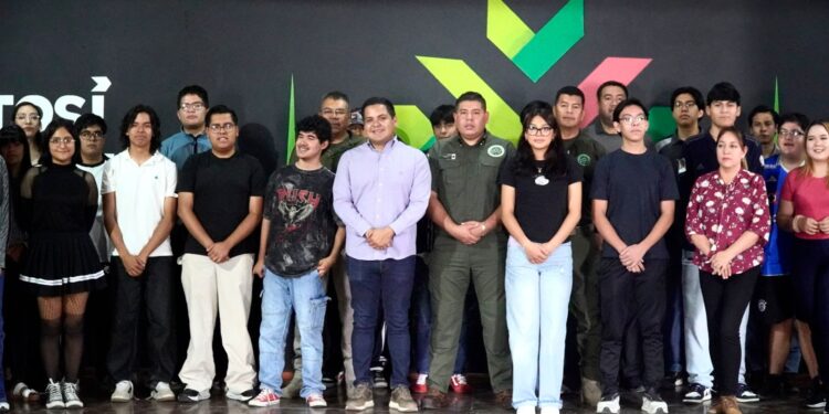 JÓVENES POTOSINOS APRENDEN A CONDUCIR CON SEGURIDAD