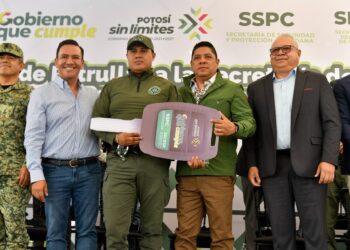 EL GOBERNADOR RICARDO GALLARDO ENTREGA NUEVAS PATRULLAS PARA MAYOR SEGURIDAD DE LAS FAMILIAS POTOSINAS