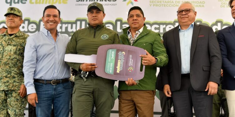 EL GOBERNADOR RICARDO GALLARDO ENTREGA NUEVAS PATRULLAS PARA MAYOR SEGURIDAD DE LAS FAMILIAS POTOSINAS