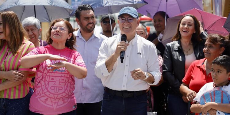 Enrique Galindo pone en marcha rehabilitación vial de Amatista