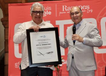 Enrique Galindo y el escultor Sebastián, presentan el libro “Chac Mol”
