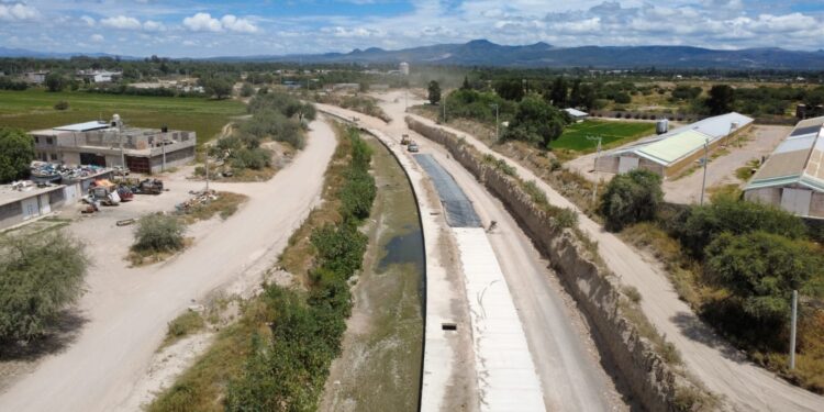 EL GOBIERNO DEL ESTADO AVANZA EN LA PAVIMENTACIÓN DEL RÍO SANTIAGO