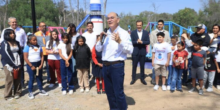 Enrique Galindo entrega Parque de gran historia familiar