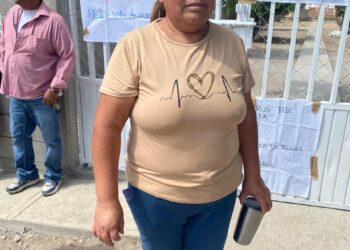 PADRES DE FAMILIA MANTIENEN PROTESTA EN TELESECUNDARIA DE BLEDOS POR FALTA DE MAESTROS