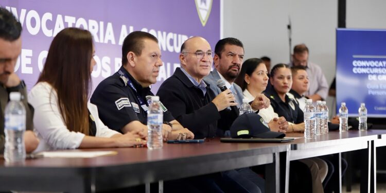 Reconocimiento a la carrera y mérito policial: Enrique Galindo convoca a la promoción de grados
