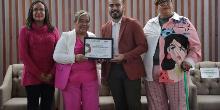DIF ESTATAL PROMUEVE LA DETECCIÓN OPORTUNA DEL CÁNCER DE MAMA