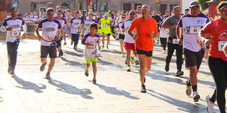 Carrera Atlética por la Familia del DIF Municipal, se consolidó como pilar de integración, inclusión, salud y causa social