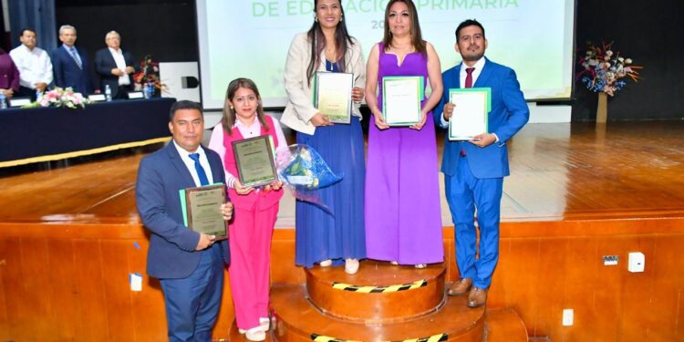 SEGE RECONOCE LA TRAYECTORIA DE DOCENTES Y DIRECTIVOS DE EDUCACIÓN PRIMARIA